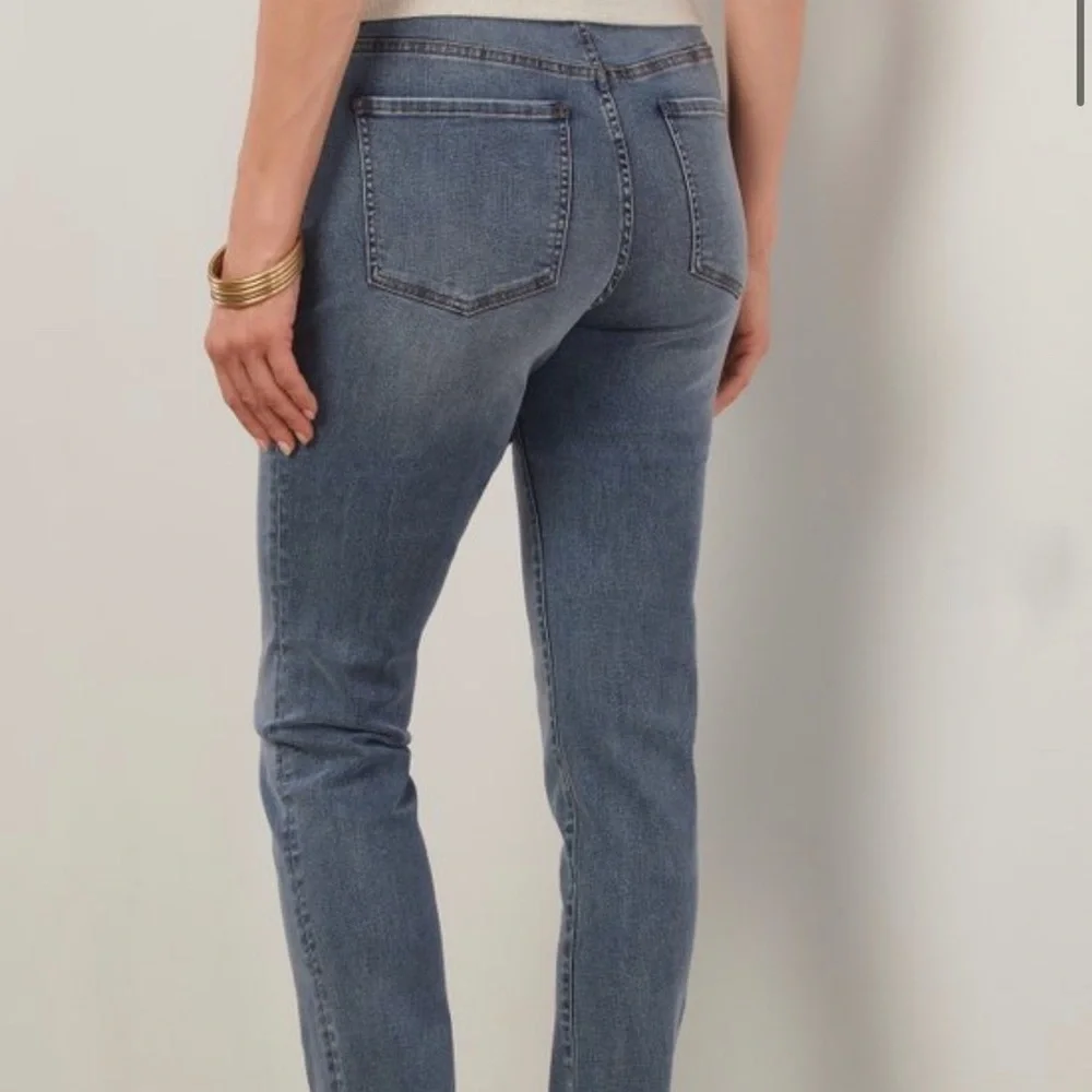 Soft Surroundings Supremely Soft Straight Leg Jean Beryl Wash - L